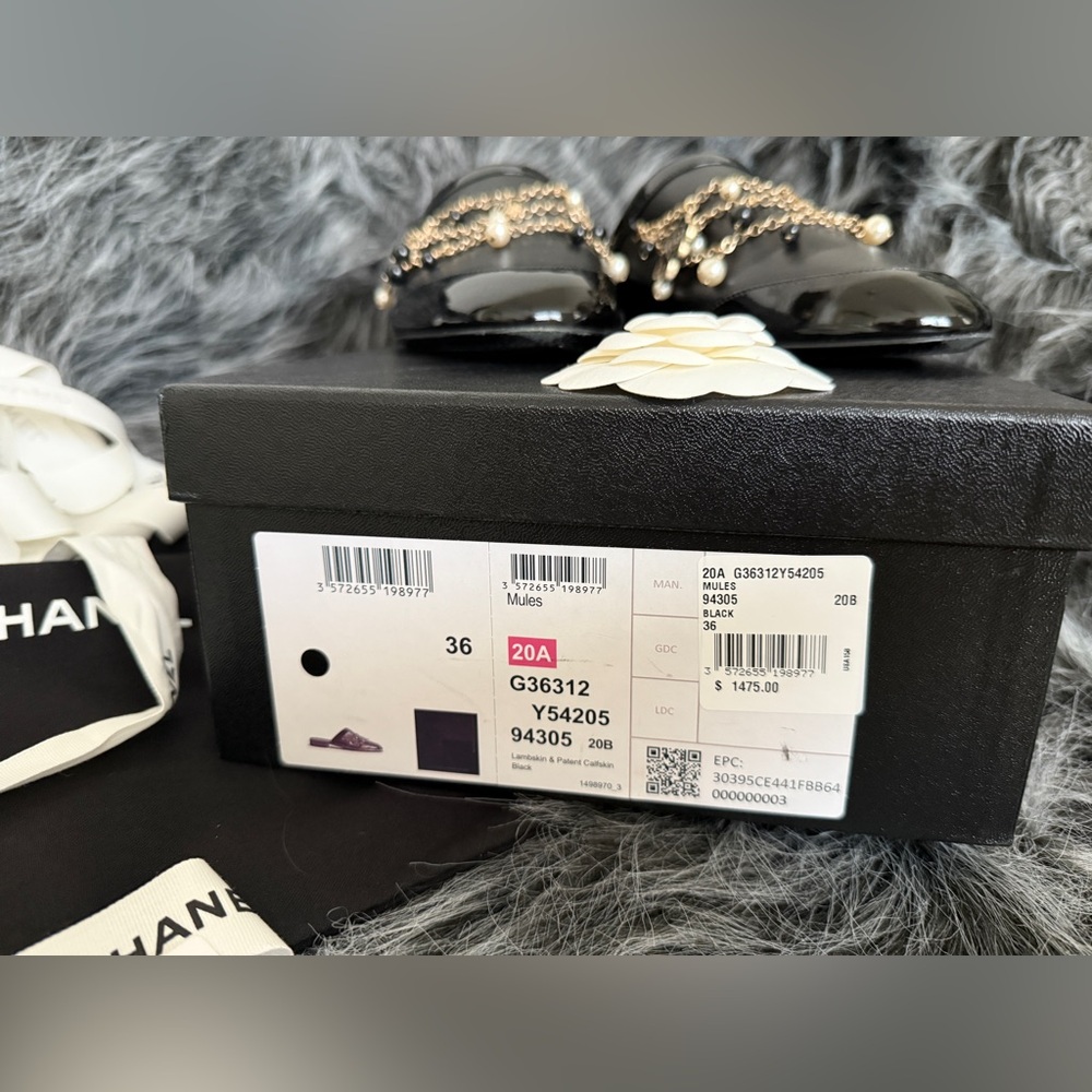 CHANEL Lambskin Patent Pearl Chain Charm CC Mules 36 Black - Picture 6 of 6